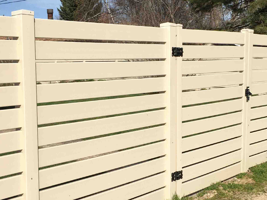 Residential Vinyl Fence - Boise Idaho